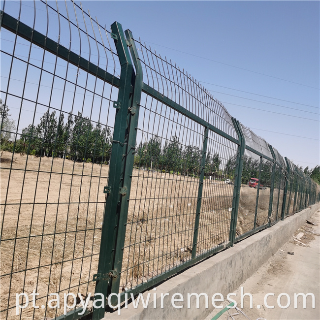 YQ Curvy Solded Wire Mesh Fence /3D Solded Fence Panel Painel Factory Preço